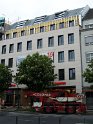 800 kg Fensterrahmen drohte auf Strasse zu rutschen Koeln Friesenplatz P13